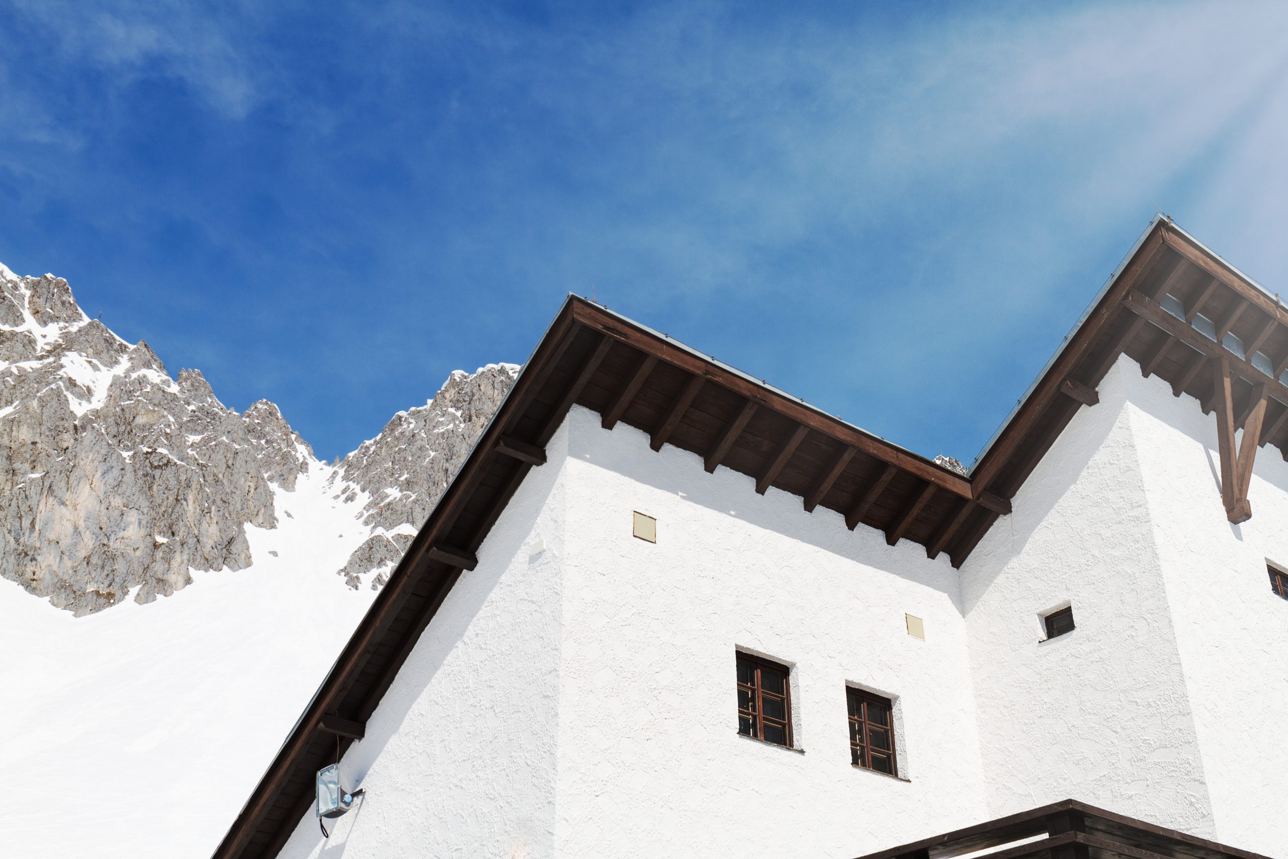 <span class="font-weight-600">Sektor</span><br />
<i>Hotelowy</i>